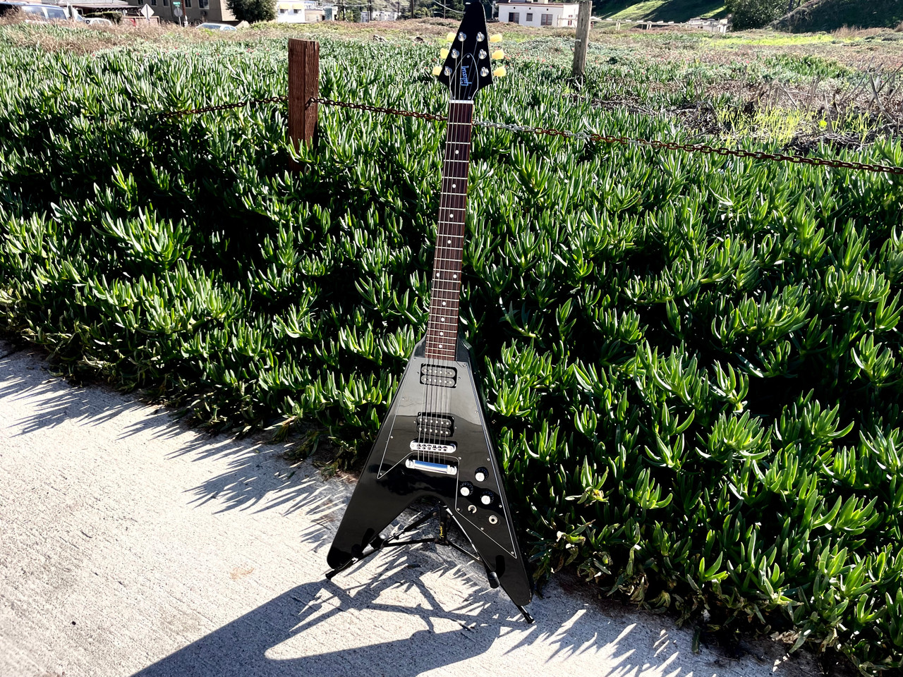Gibson Flying V ’67 Reissue BLACK ON BLACK SOLD